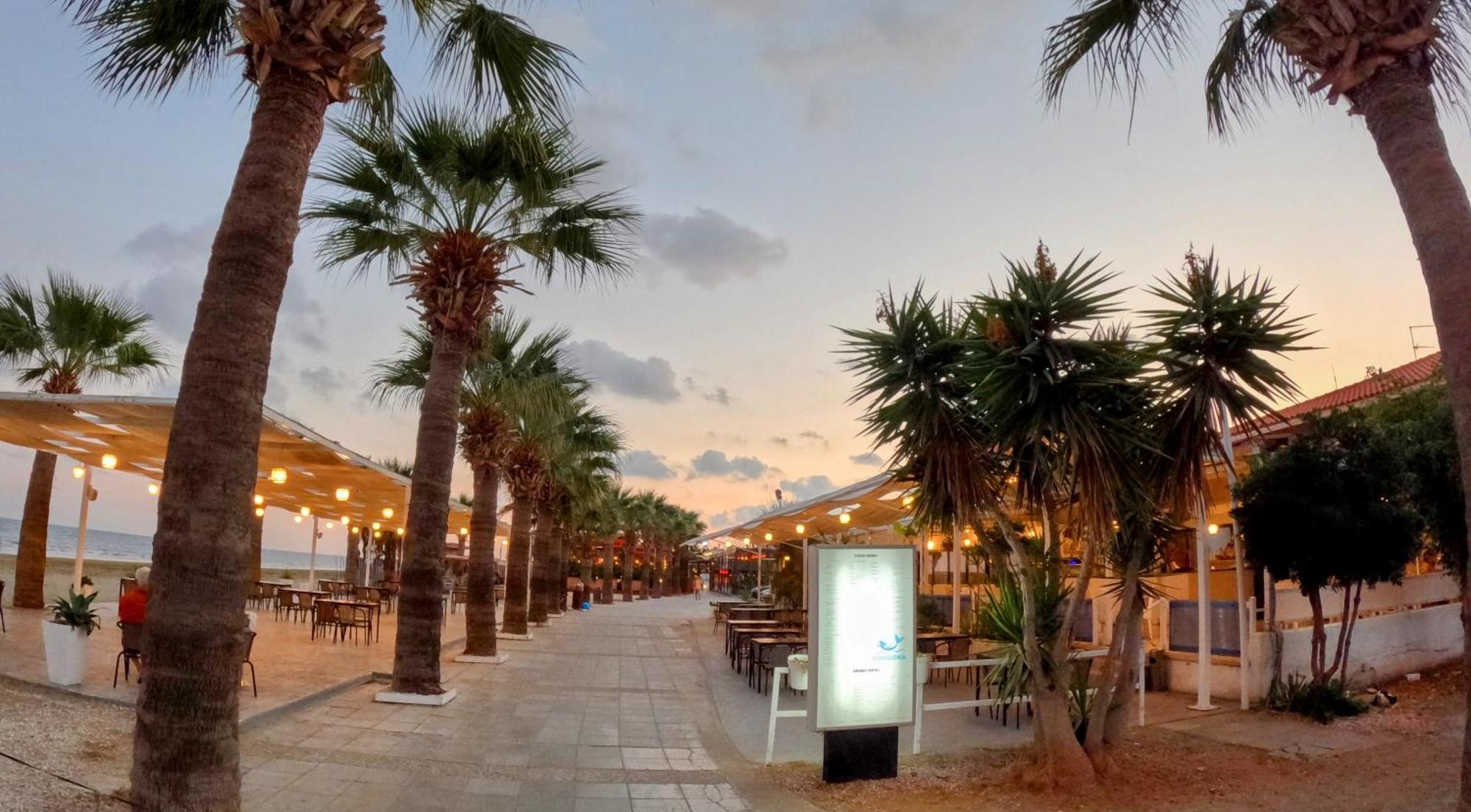 Modern Apartment Near Mckenzie Beach Larnaca Exterior photo