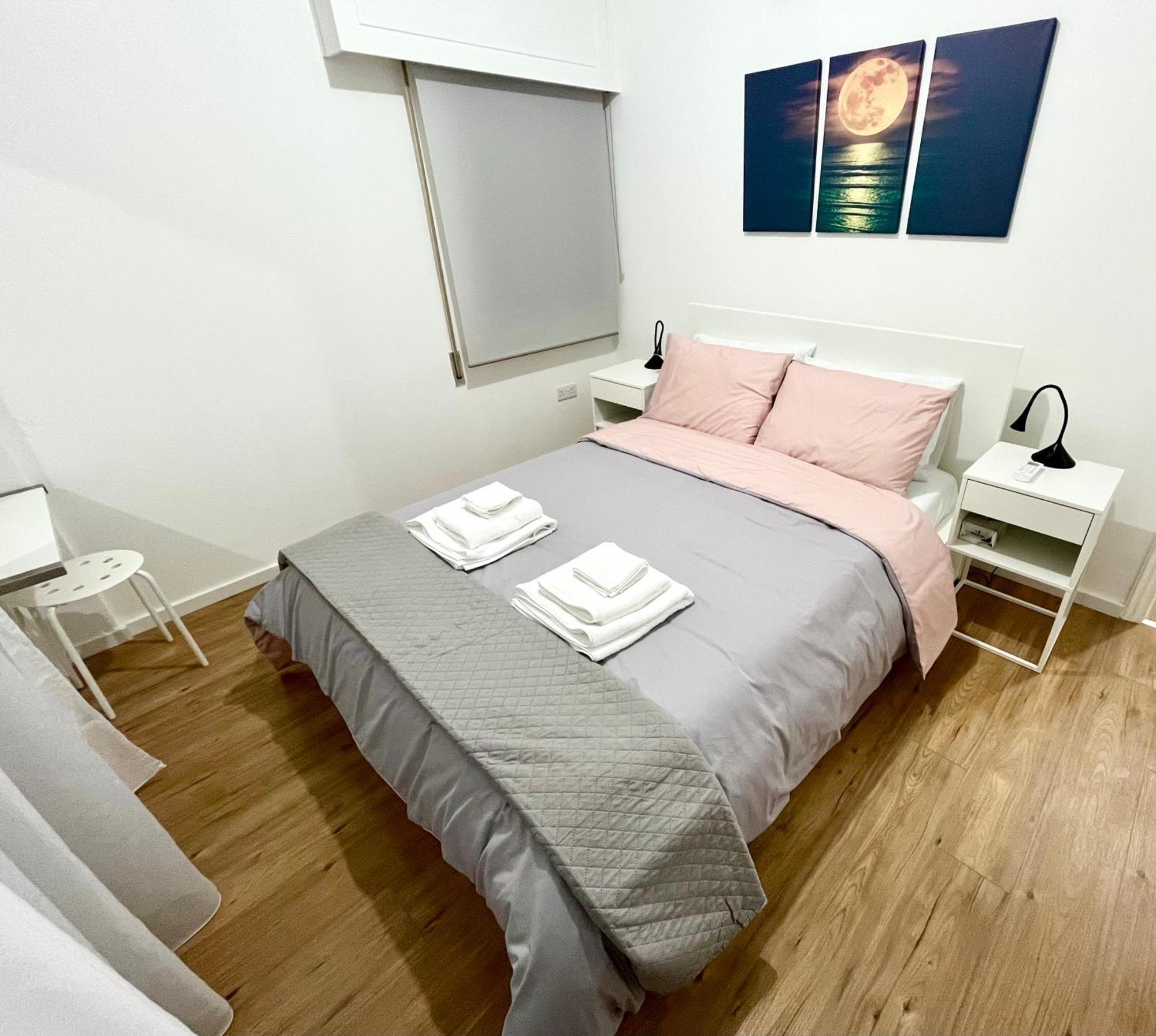 Modern Apartment Near Mckenzie Beach Larnaca Exterior photo