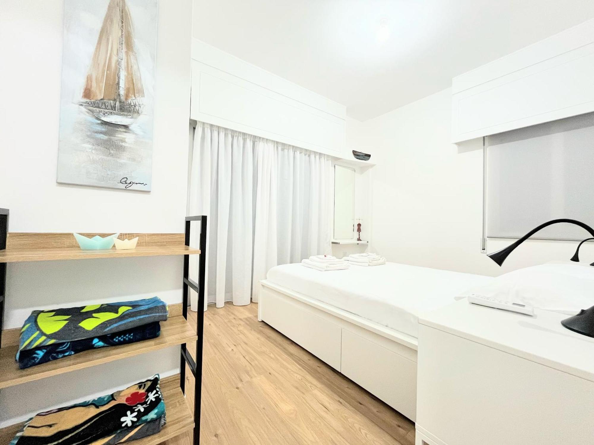 Modern Apartment Near Mckenzie Beach Larnaca Exterior photo