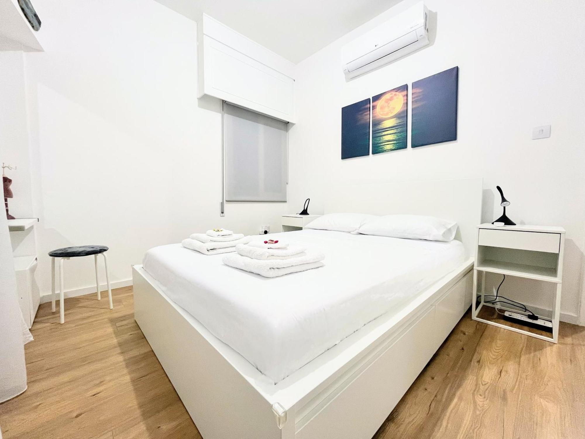 Modern Apartment Near Mckenzie Beach Larnaca Exterior photo